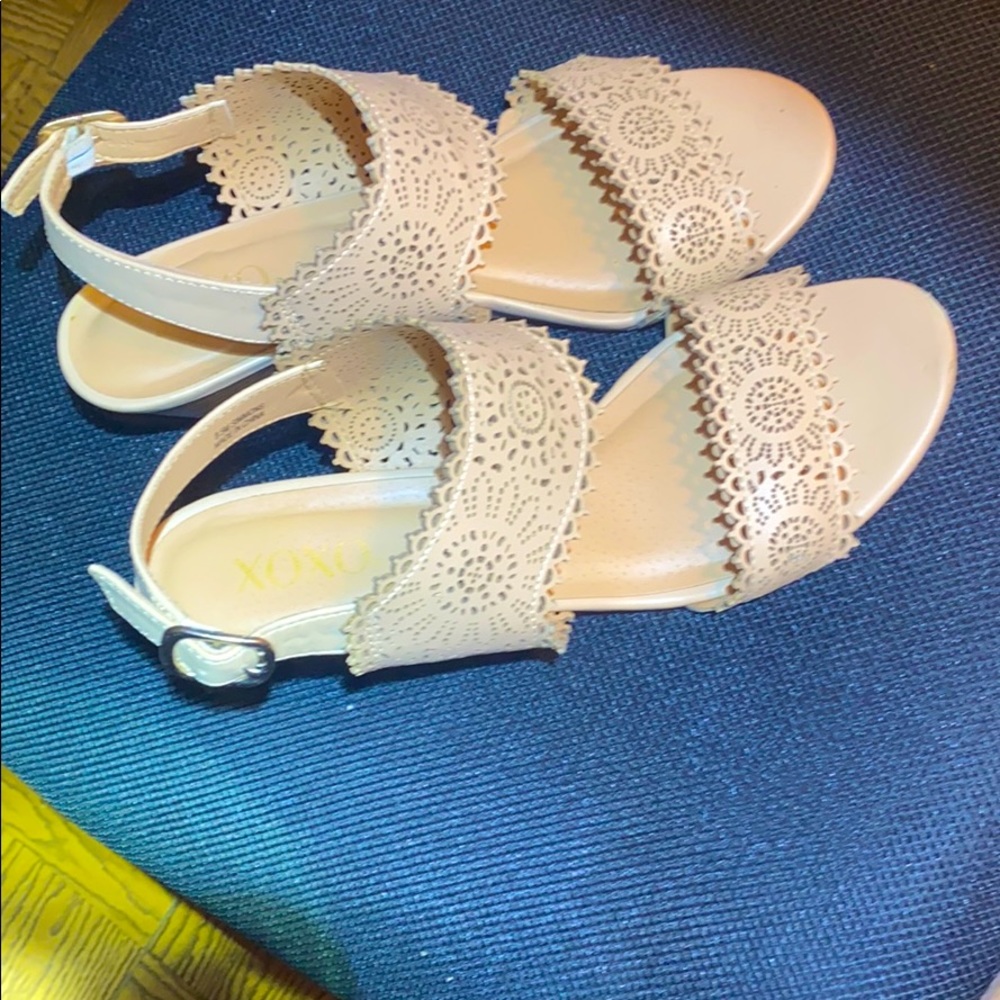 Nude low wedge open toe heels with pretty pattern